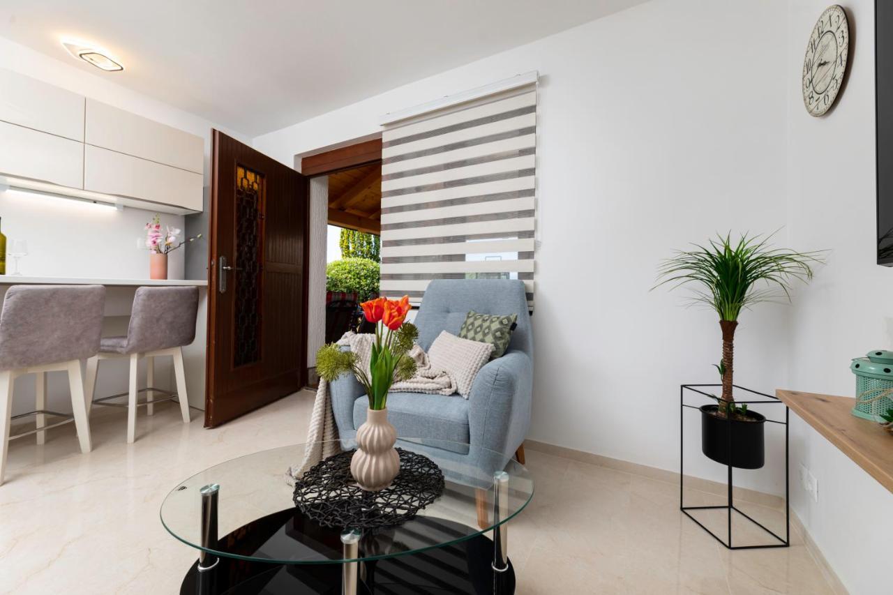Apartman "Ela" Нивице Экстерьер фото