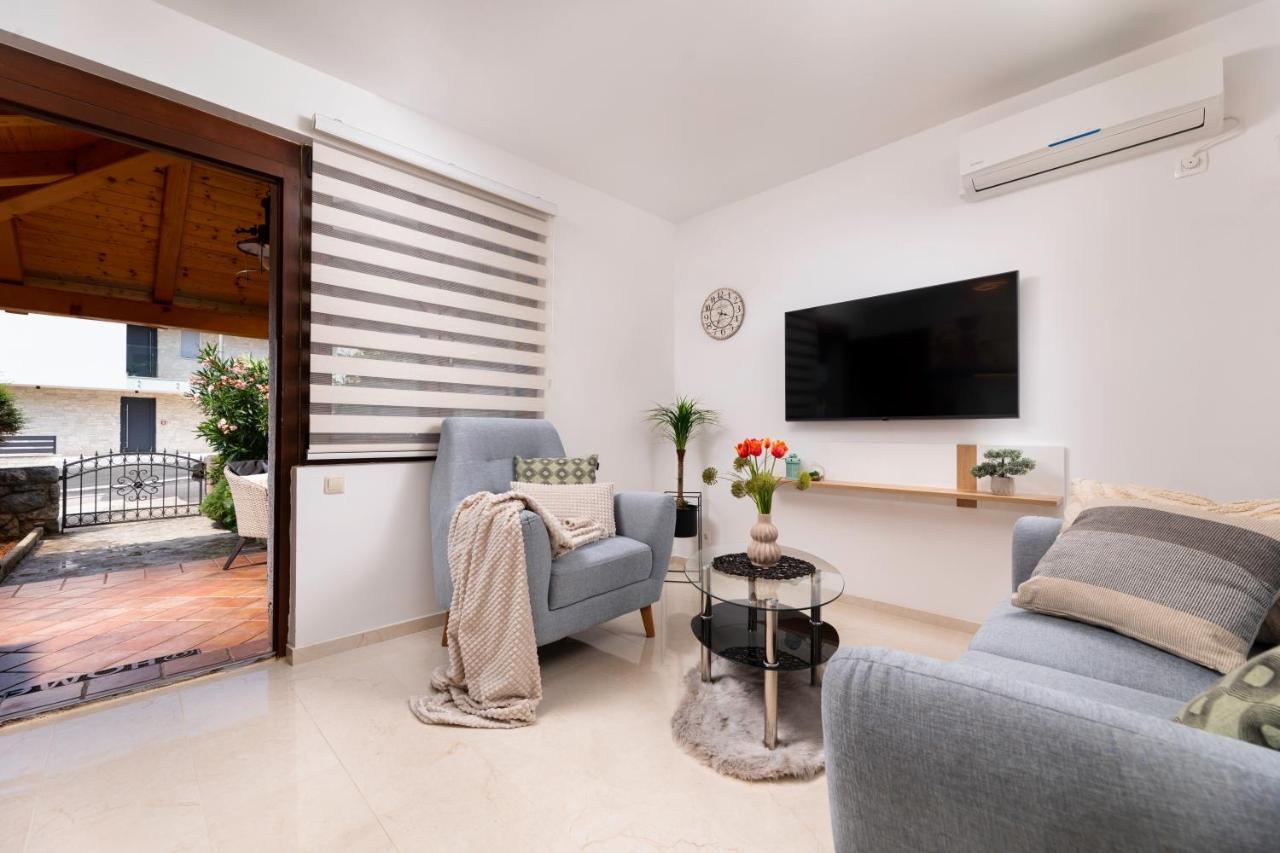 Apartman "Ela" Нивице Экстерьер фото