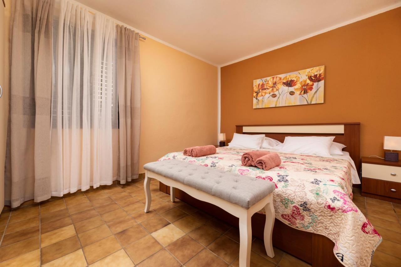 Apartman "Ela" Нивице Экстерьер фото