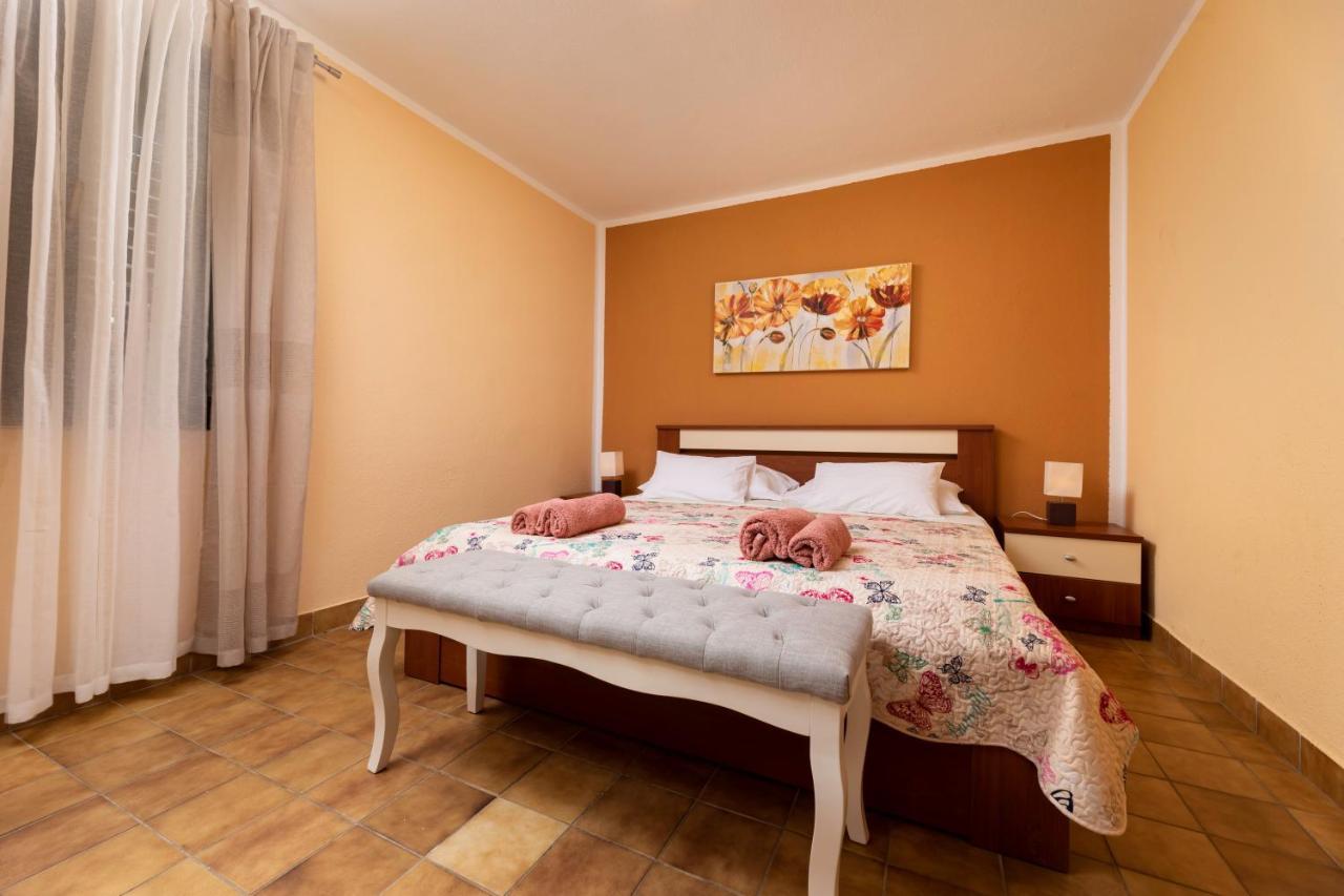 Apartman "Ela" Нивице Экстерьер фото